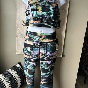 Multicolor Abstract Women's active wear set.
